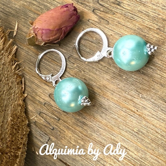 Elegant silver and Turquoise color pearls Earrings - Picture 1 of 1